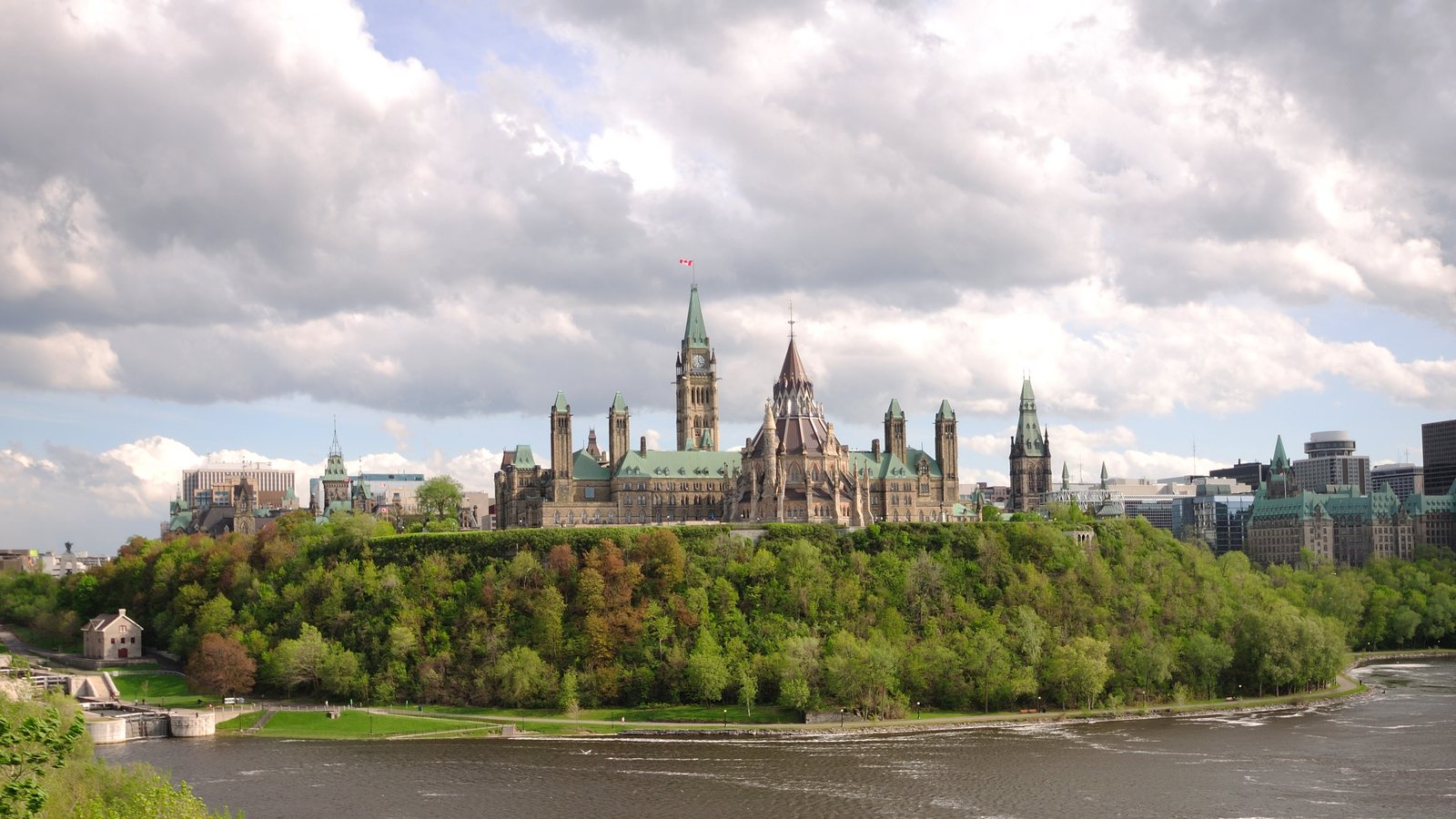 Canada pauses parent and grandparent sponsorship for 2026